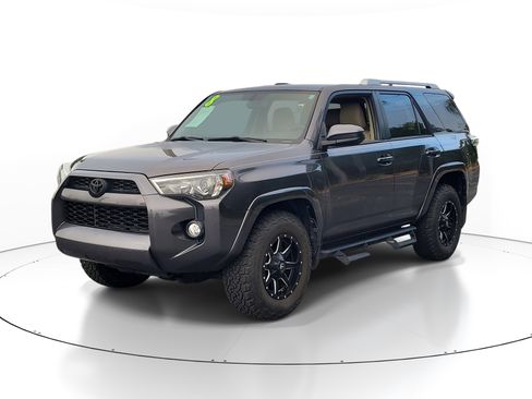Used 2018 Toyota 4Runner SR5 RWD image 3