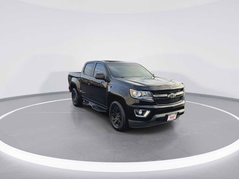 Used 2018 Chevrolet Colorado Z71 w/ Z71 Midnight Edition image 2