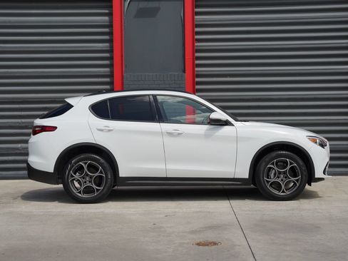 Used 2023 Alfa Romeo Stelvio Sprint RWD image 5