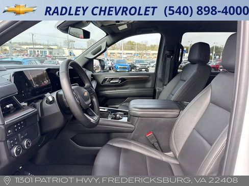 Certified 2025 Chevrolet Suburban LT AWD/4WD image 3