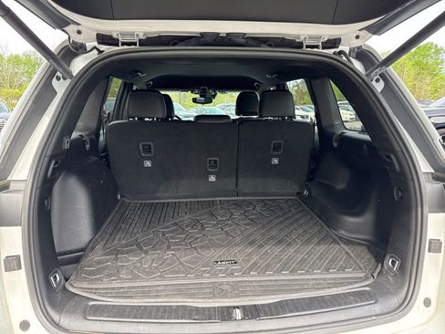 Used 2024 Jeep Grand Cherokee Altitude image 10