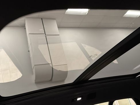 Used 2026 Volvo XC40 B4 Plus w/ Climate Package image 25