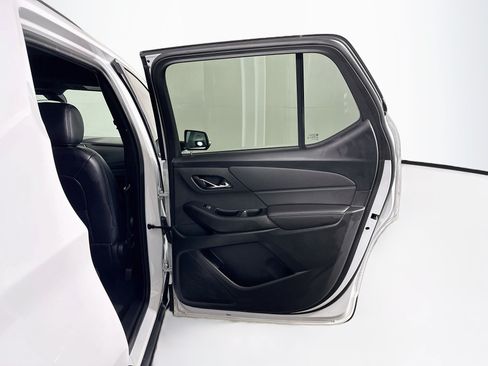 Used 2023 Chevrolet Traverse LT FWD image 31