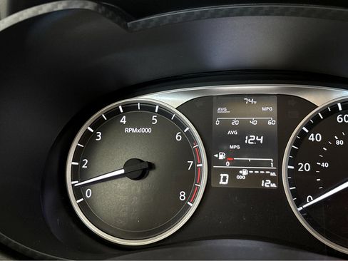 Used 2025 Nissan Versa S w/ Trunk Package image 10