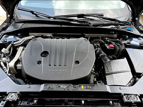 Used 2022 Volvo S60 B5 Momentum w/ Premium Package image 13