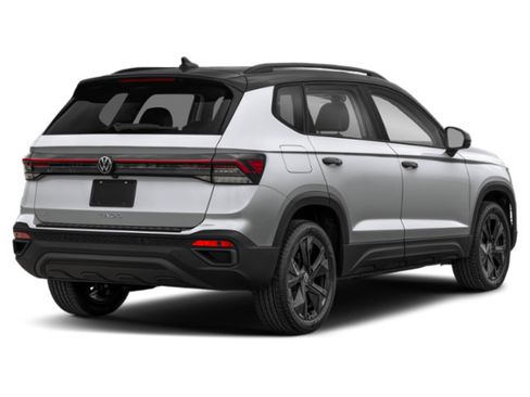 Used 2025 Volkswagen Taos SE FWD image 2