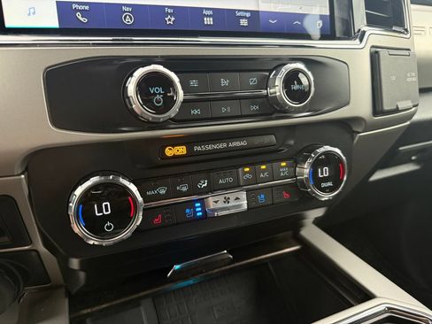 Used 2022 Ford F350 Lariat w/ Lariat Ultimate Package AWD/4WD image 26