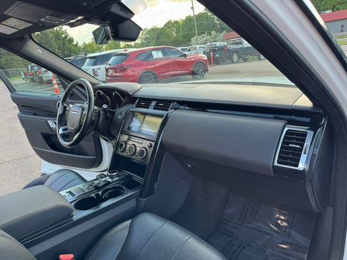 Used 2019 Land Rover Discovery SE AWD/4WD image 25