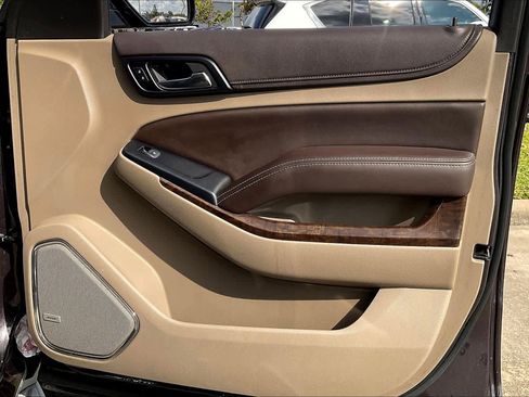 Used 2015 Chevrolet Suburban LT w/ Luxury Package image 21