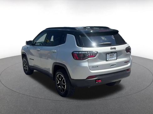 Used 2025 Jeep Compass Trailhawk AWD/4WD image 11