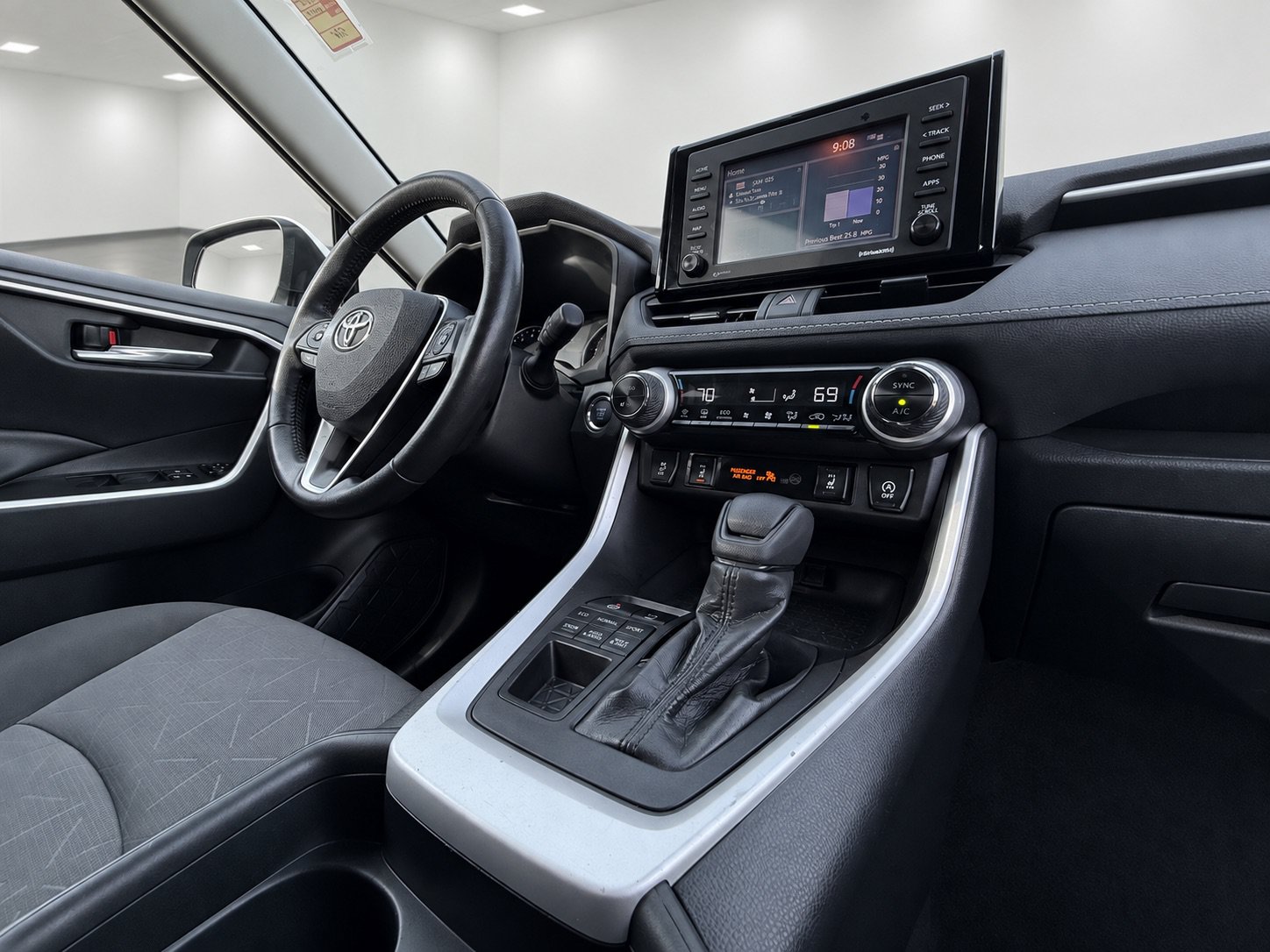 Used 2020 Toyota RAV4 XLE w/ Convenience Package AWD/4WD image 28