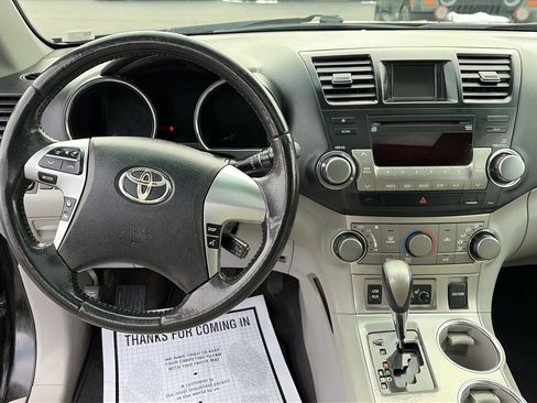 Used 2011 Toyota Highlander SE image 18