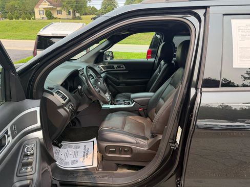 Used 2014 Ford Explorer XLT w/ Equipment Group 202A AWD/4WD image 19