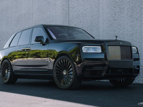 Used 2020 Rolls-Royce Cullinan Black Badge AWD/4WD image 5