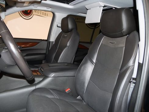 Used 2020 Cadillac Escalade ESV Premium Luxury image 36
