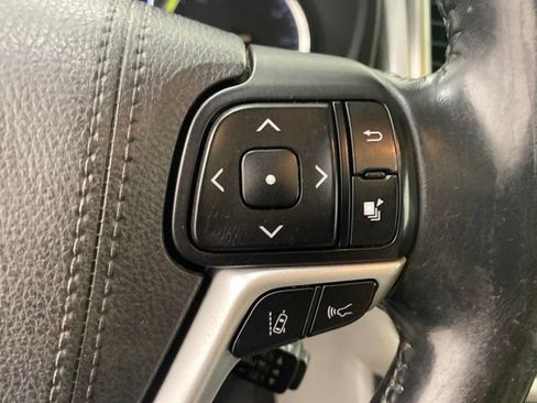 Used 2017 Toyota Highlander XLE AWD/4WD image 18