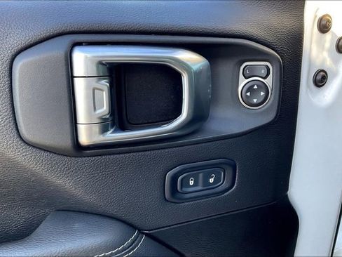 Used 2023 Jeep Wrangler Sahara image 19