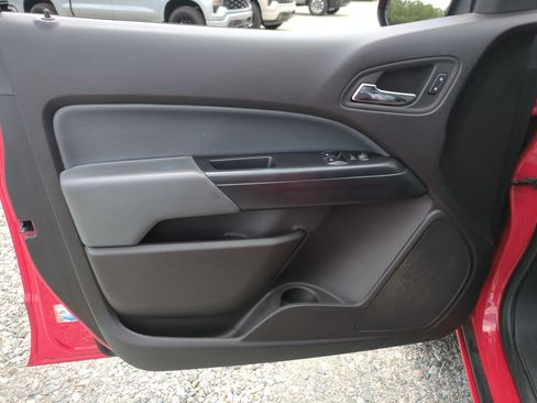 Used 2015 Chevrolet Colorado Z71 RWD image 14