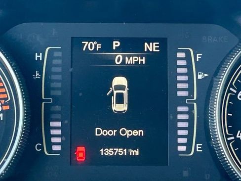 Used 2017 Jeep Cherokee Latitude FWD image 19