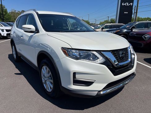 Used 2018 Nissan Rogue SV AWD/4WD image 10