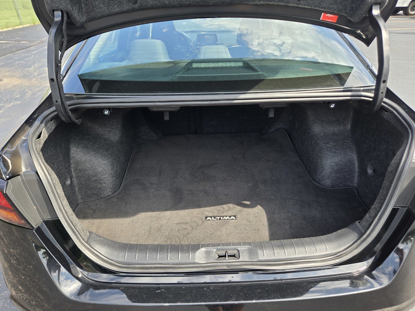 Used 2024 Nissan Altima 2.5 SV FWD image 31