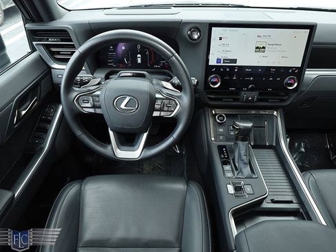 Used 2025 Lexus GX 550 image 24