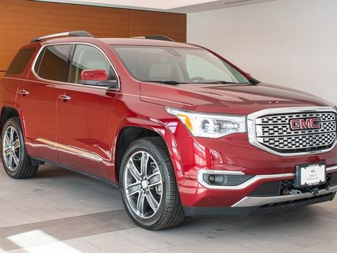 Used 2017 GMC Acadia Denali w/ Technology Package AWD/4WD image 5