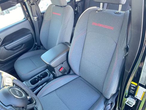 Used 2025 Jeep Wrangler Unlimited Rubicon image 36