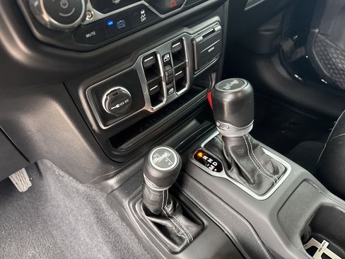 Used 2023 Jeep Wrangler Sahara image 33