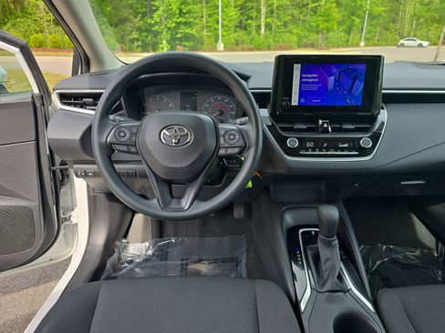 Used 2024 Toyota Corolla LE image 17