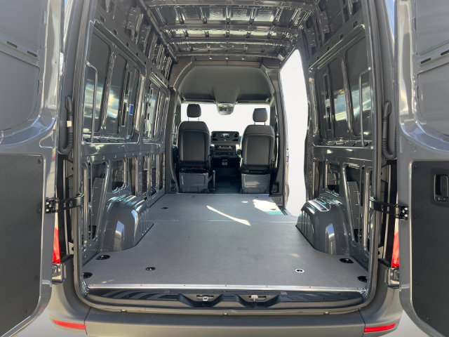 Used 2024 Mercedes-Benz Sprinter 2500 image 13