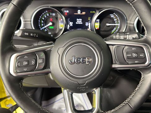 Used 2022 Jeep Wrangler Unlimited Sahara w/ Cold Weather Group AWD/4WD image 45