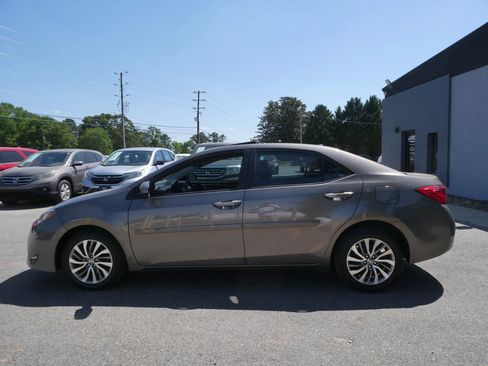 Used 2017 Toyota Corolla XLE FWD image 9