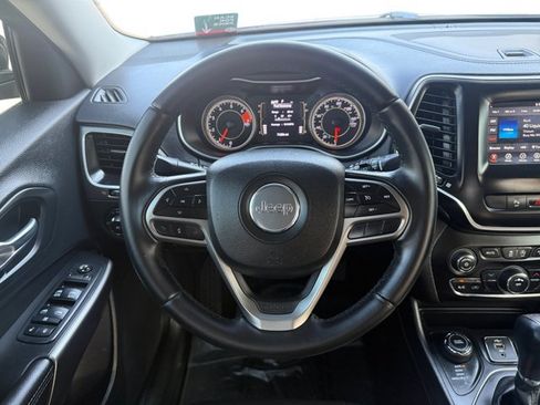 Used 2019 Jeep Cherokee Latitude Plus AWD/4WD image 14