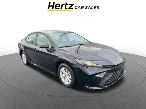 Used 2025 Toyota Camry LE image 1
