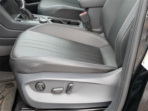 Certified 2023 Volkswagen Tiguan SE image 12