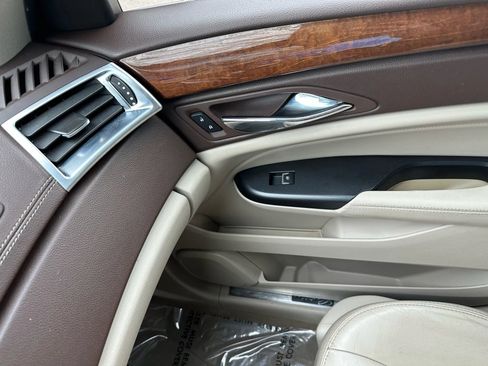 Used 2016 Cadillac SRX Luxury image 36