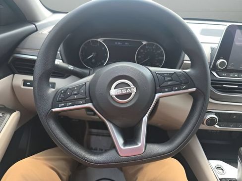 Certified 2025 Nissan Altima 2.5 SV FWD image 13