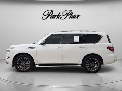 Used 2022 Nissan Armada Platinum w/ Captain's Chairs Package RWD image 2