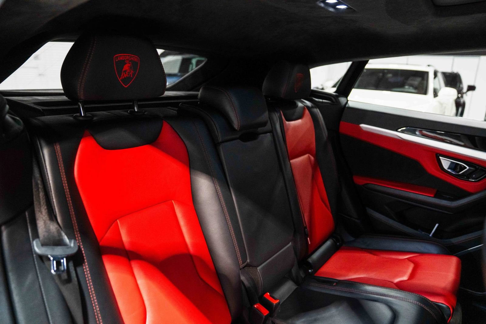 Used 2022 Lamborghini Urus AWD/4WD image 29