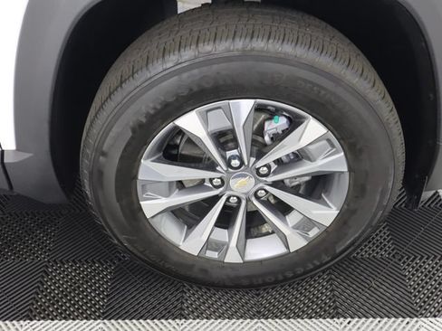Used 2026 Chevrolet Equinox LT w/ LPO, Floor Liner Package FWD image 9