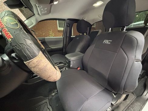 Used 2022 Toyota Tacoma SR w/ SR Convenience Package AWD/4WD image 8