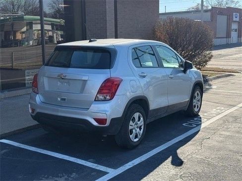 Used 2018 Chevrolet Trax LS image 3