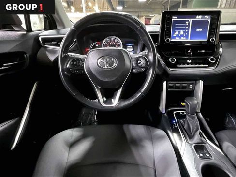 Used 2022 Toyota Corolla Cross LE w/ Moonroof Package image 5