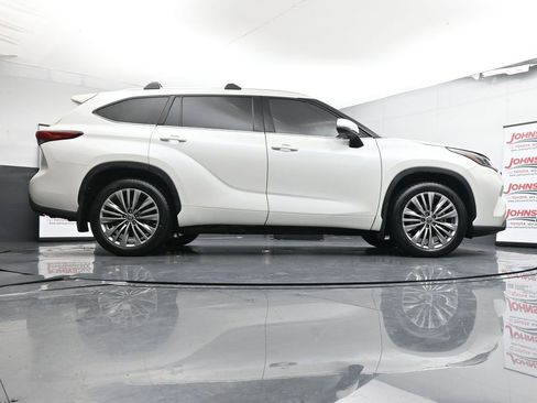 Used 2021 Toyota Highlander Platinum image 47