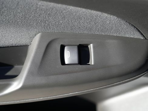 Used 2022 Chevrolet Bolt EUV LT image 30