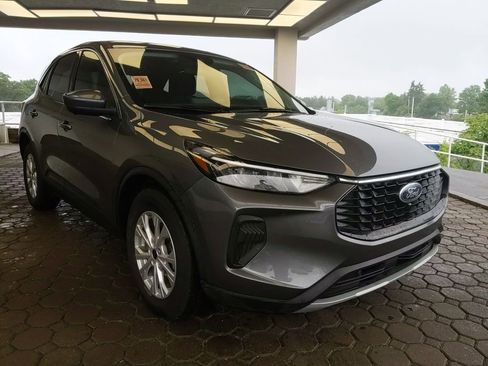 Used 2023 Ford Escape Active w/ Tech Pack #2 AWD/4WD image 4