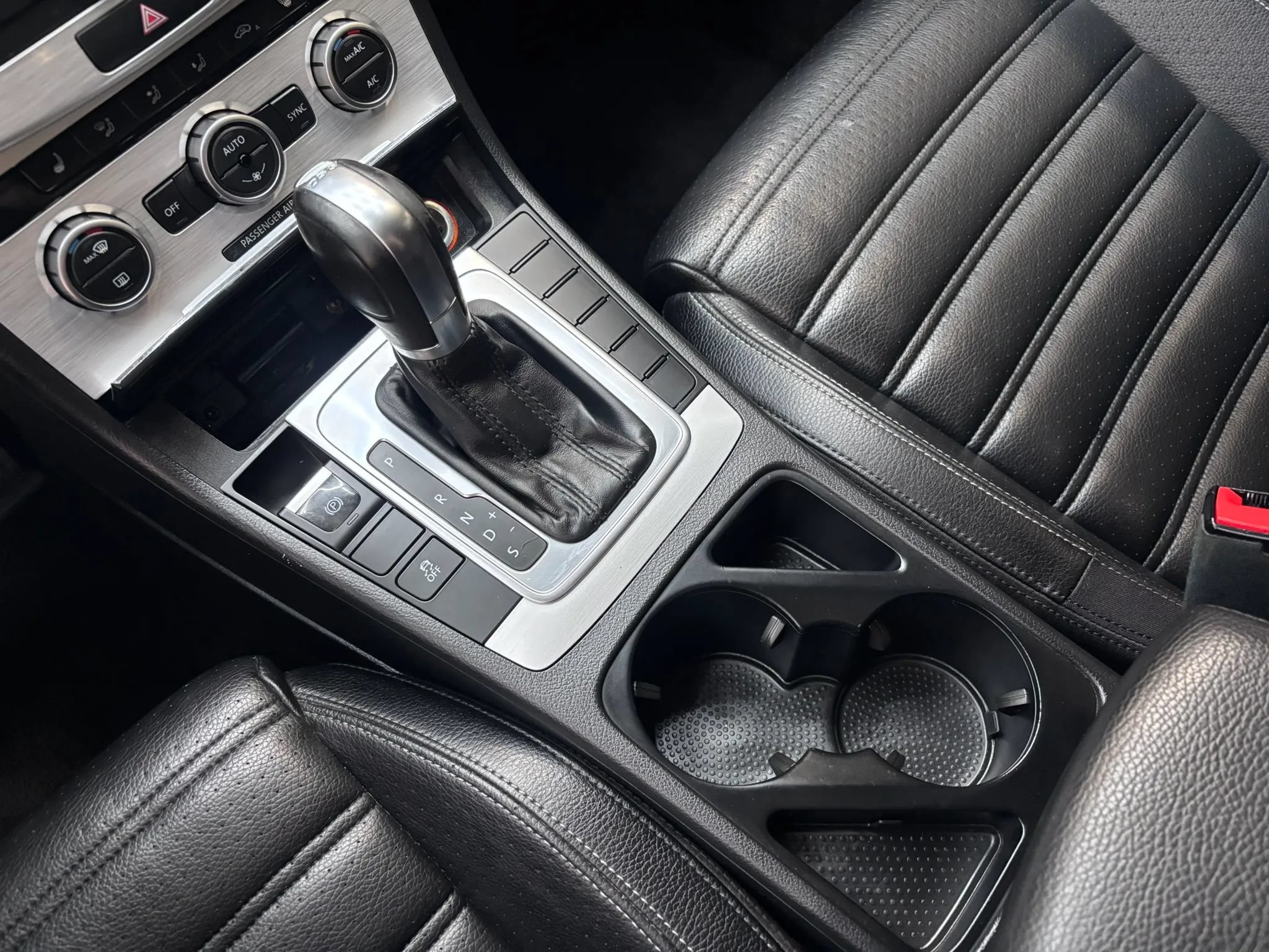 Used 2014 Volkswagen CC R-Line FWD image 16