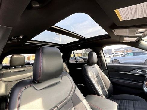 Certified 2025 Ford Explorer ST-Line w/ Premium Package image 21