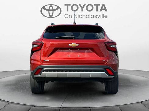 Used 2024 Chevrolet Trax LT w/ Driver Confidence Package FWD image 4